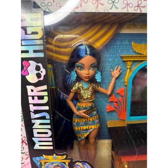 Monster High - Cleo DeNile  Self Scare Day Doll and Playset - Picture 4 of 7